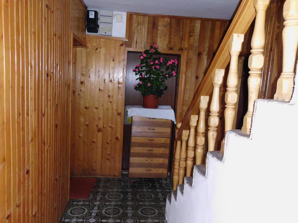 Guest House Krga Кореница Екстериор снимка
