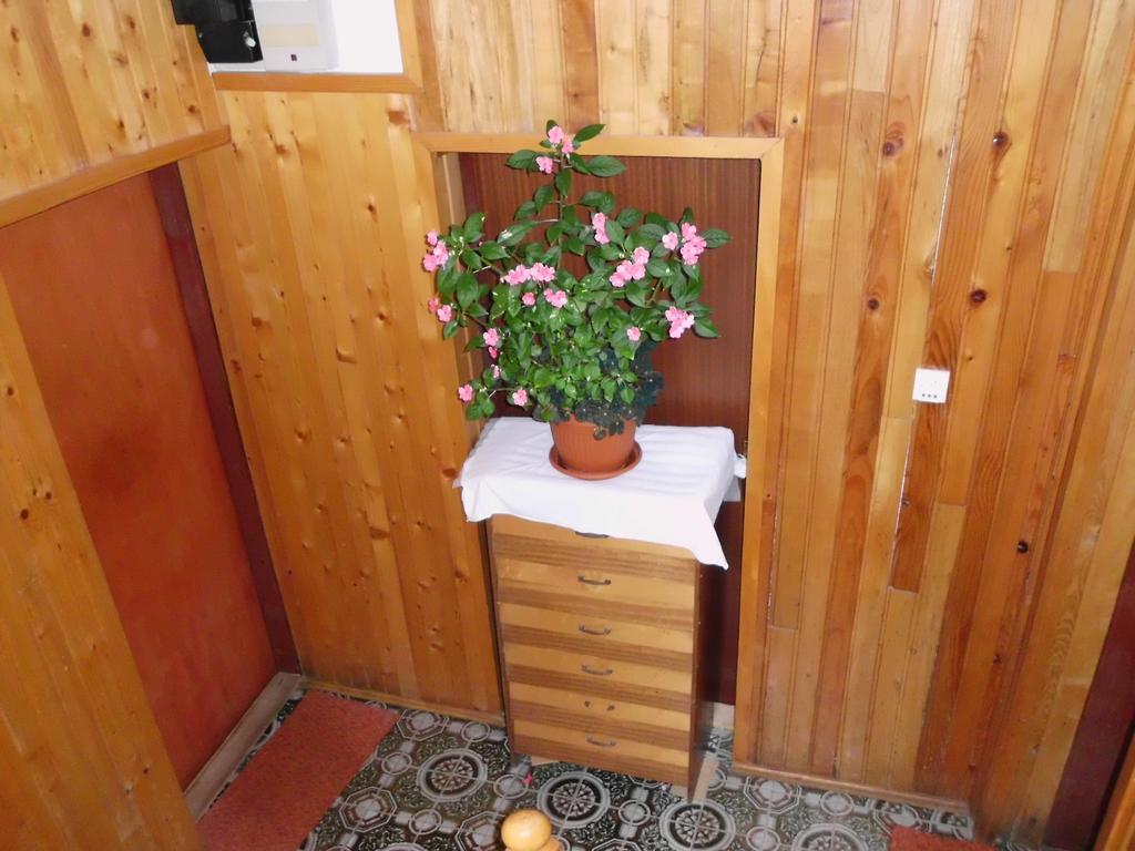 Guest House Krga Кореница Екстериор снимка